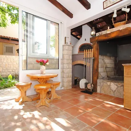 Vakantiehuis House Maria Kaštel Novi